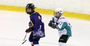 Bērnu hokejs uz Volvo ledus