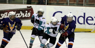 Bērnu hokejs uz Volvo ledus