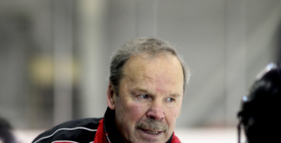 Bērnu hokejs uz Volvo ledus