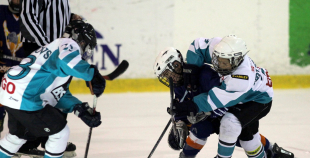 Bērnu hokejs uz Volvo ledus