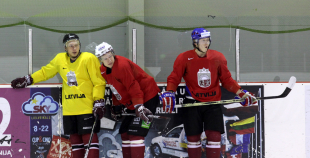 Latvijas izlase aizvada pirmo treniņu