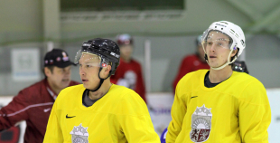 Latvijas izlase aizvada pirmo treniņu