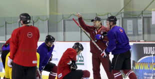 Latvijas izlase aizvada pirmo treniņu