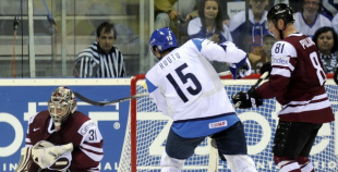 Latvijai zaudējums pēcspēles metienu sērijā