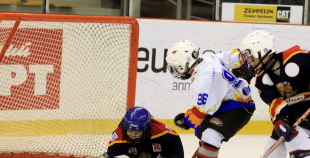 Bērnu hokejs uz "Volvo" ledus