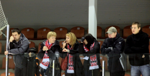 Bērnu hokejs uz "Volvo" ledus