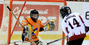 Bērnu hokejs uz "Volvo" ledus