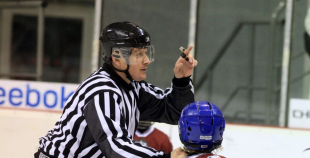 Bērnu hokejs uz "Volvo" ledus