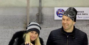 Bērnu hokejs uz "Volvo" ledus