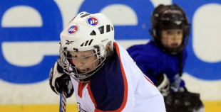 Bērnu hokejs uz "Volvo" ledus