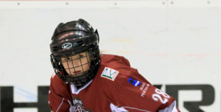 Bērnu hokejs uz "Volvo" ledus