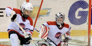 Bērnu hokejs uz "Volvo" ledus