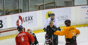 Latvijas hokeja izlase aizvada pirmo treniņu pirms gaidāmā turnīra Francijā