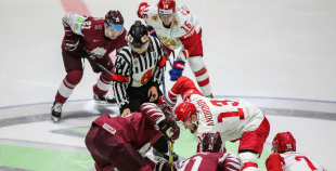 Latvijas hokeja izlase sīvā cīņā atzīst Krievijas valstsvienības pārākumu 