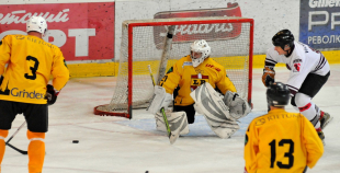 Vecie buki vēl grauž ledu