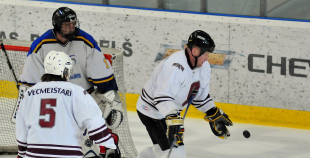 Vecie buki vēl grauž ledu