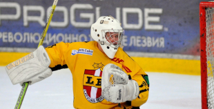 Vecie buki vēl grauž ledu