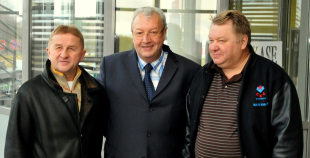 Vecie buki vēl grauž ledu