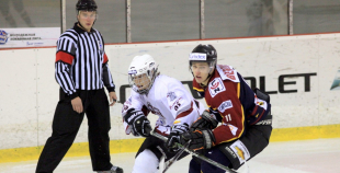 "Juniors" pēcspēles metienos uzveic "Prizmu"