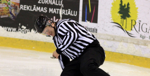 "Juniors" pēcspēles metienos uzveic "Prizmu"