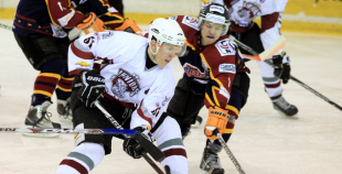 "Juniors" pēcspēles metienos uzveic "Prizmu"