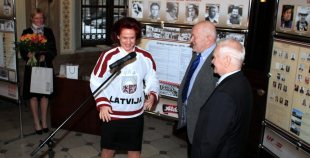 Saeimā atklāta izstāde „Latvijas hokejam - 80”