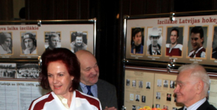 Saeimā atklāta izstāde „Latvijas hokejam - 80”