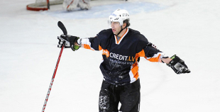 "SMScredit.lv" "bullīšos" apspēlē HK "Rīga-95"