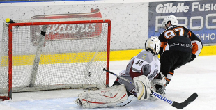 "SMScredit.lv" "bullīšos" apspēlē HK "Rīga-95"