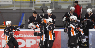 "SMScredit.lv" "bullīšos" apspēlē HK "Rīga-95"