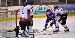 HK "Juniors" uzvar  bullīšos un tiek tālāk