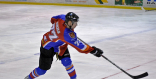 HK "Juniors" uzvar  bullīšos un tiek tālāk