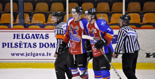 HK "Juniors" uzvar  bullīšos un tiek tālāk