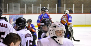 HK "Juniors" uzvar  bullīšos un tiek tālāk