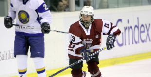 Latvijas hokejistes "bullīšos" uzveic Kazahstānas izlasi