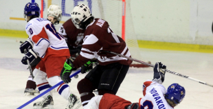 Latvijas sieviešu hokeja izlase piedzīvo sāpīgu zaudējumu pasaules čempionātā