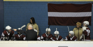 Hokejistēm zaudējums  jeb paliksim kur bijām