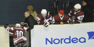 Hokejistēm zaudējums  jeb paliksim kur bijām