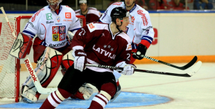 Latvijas izlase izglābjas pamatlaikā, tomēr zaudē "bullīšos"