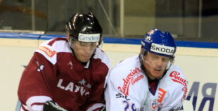 Latvijas izlase izglābjas pamatlaikā, tomēr zaudē "bullīšos"