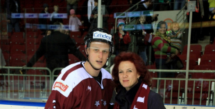 Čehi uzvar arī otrajā spēlē