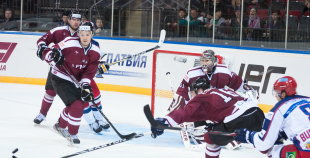 Latvijas hokeja izlase uzveic Krieviju