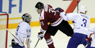 Latvija bullīšos uzvar Franciju