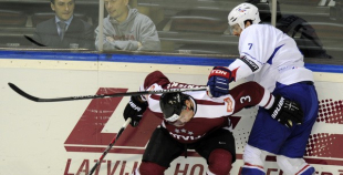 Latvija bullīšos uzvar Franciju