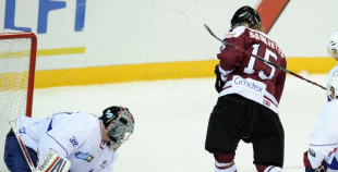 Latvija bullīšos uzvar Franciju