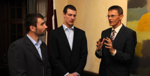 Hokejisti pieņemšanā Latvijas vēstniecībā Stokholmā