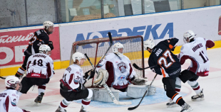 "SMScredit.lv" izcīna uzvaru pār HK "Juniors"