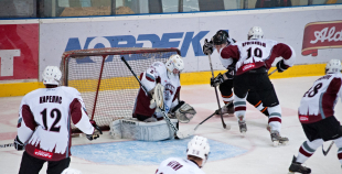 "SMScredit.lv" izcīna uzvaru pār HK "Juniors"