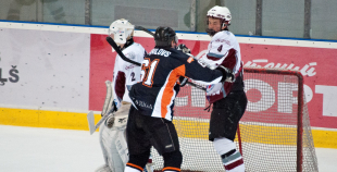 "SMScredit.lv" izcīna uzvaru pār HK "Juniors"