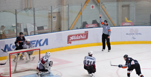 "Kreditori" pārliecinoši apspēlē jaunos SK "Rīga96" hokejistus